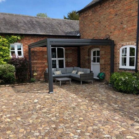Kamanes manual louvered pergola - KamadoSpace