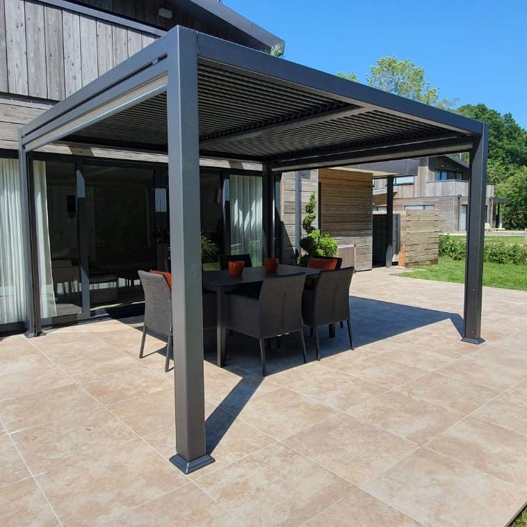Kamanes manual louvered pergola - KamadoSpace