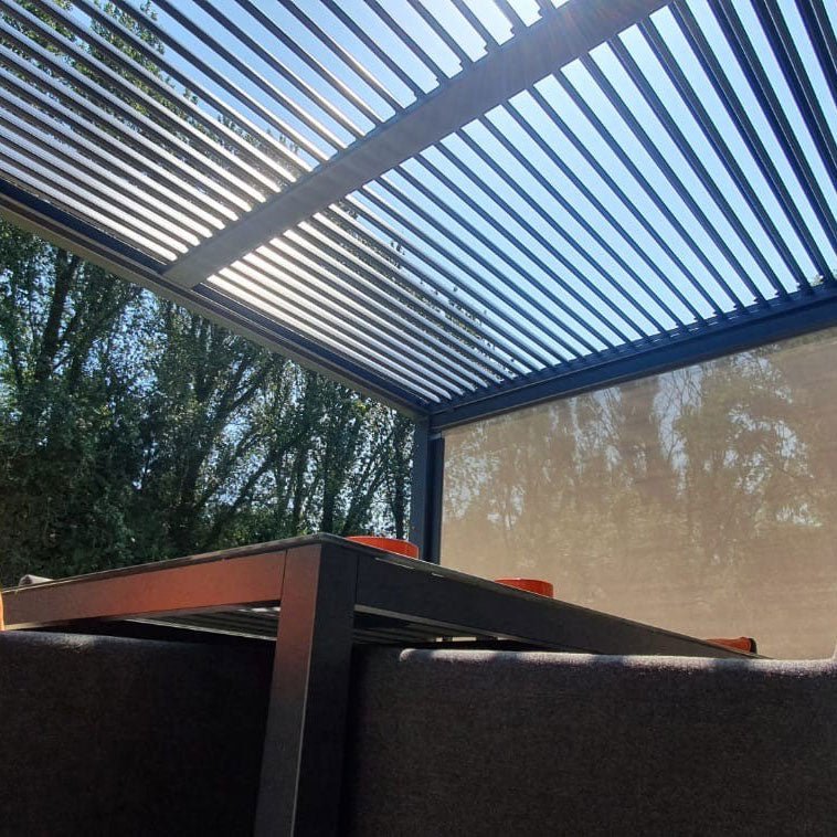 Kamanes manual louvered pergola - KamadoSpace
