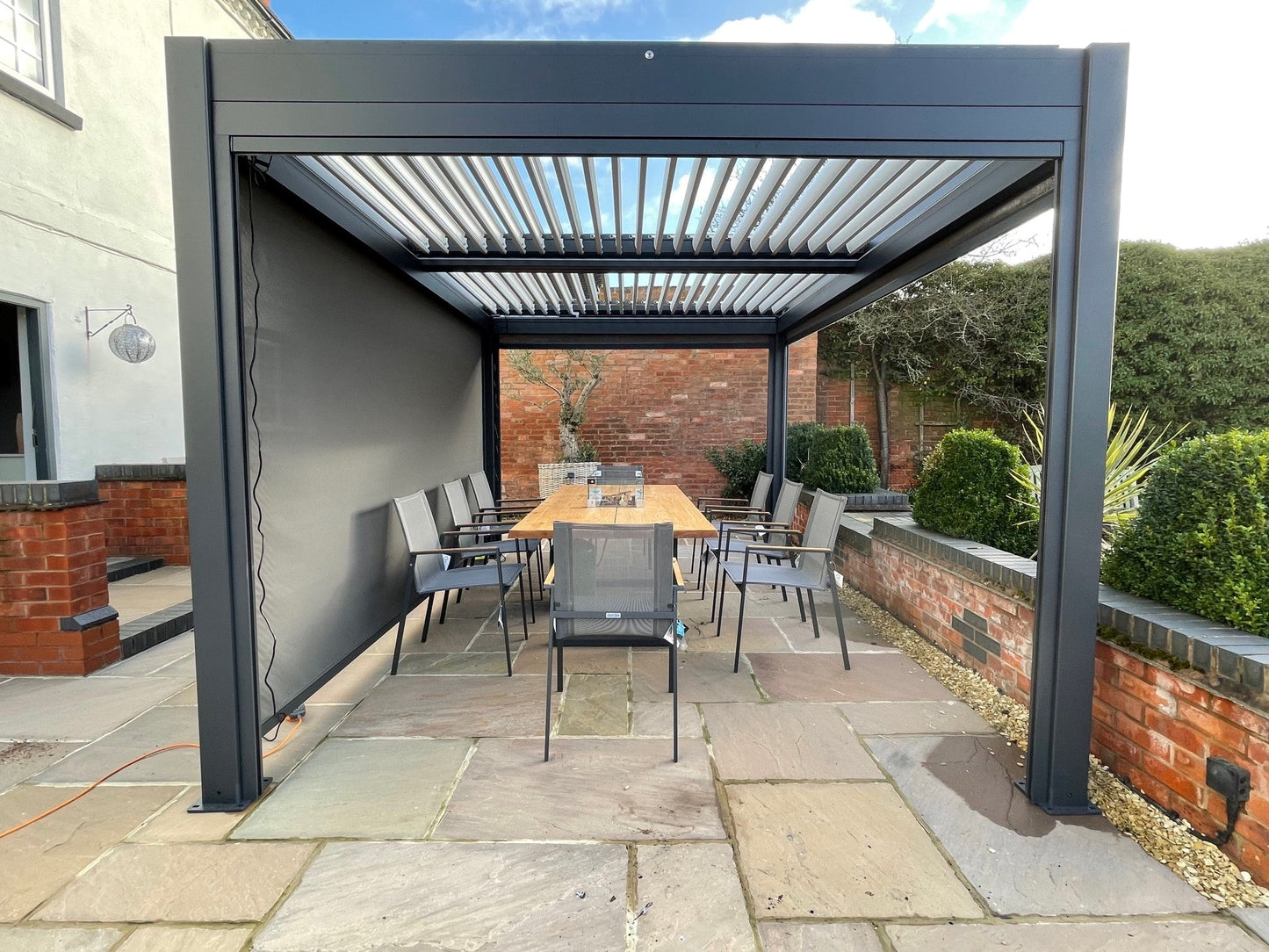 BIG4SPACE premium pergola (motorised roof, LED, all sides screens) - KamadoSpace