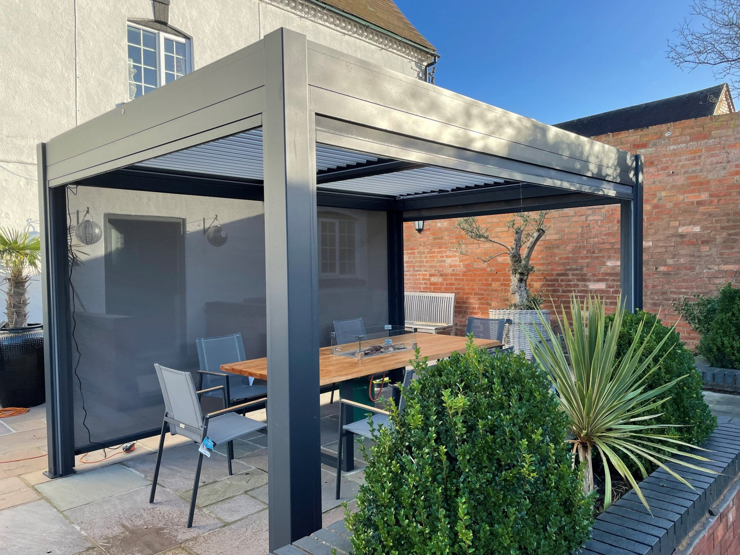 BIG4SPACE premium pergola (motorised roof, LED, all sides screens) - KamadoSpace