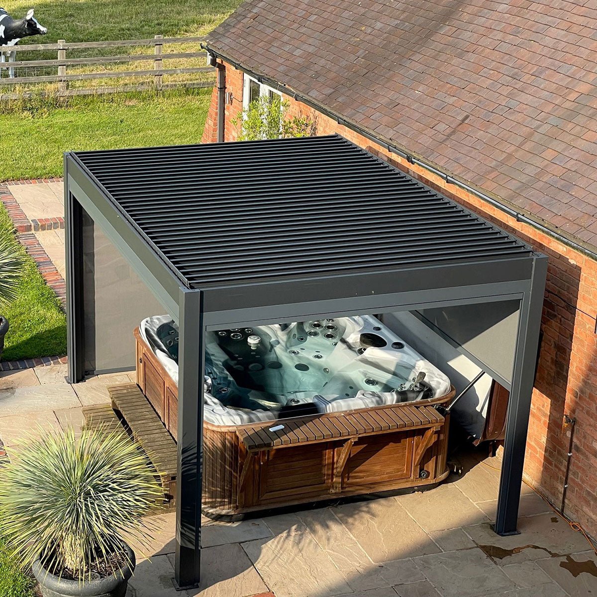 Kamanes premium pergola (motorised roof, LED, all sides screens) - KamadoSpace